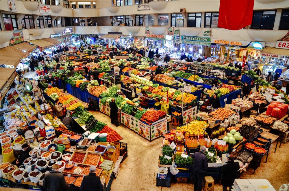 Konya'da Çarşı Pazarda Ramazan Bereketi