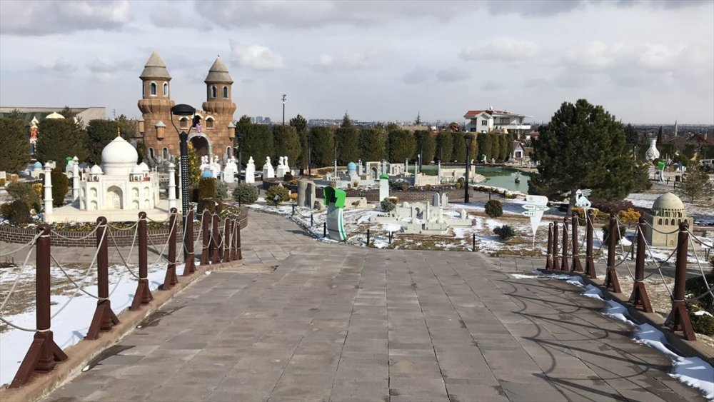 80 Binde Devr-i Alem Parkı Geniş Açık Alanıyla Ziyaretçilerini Bekliyor