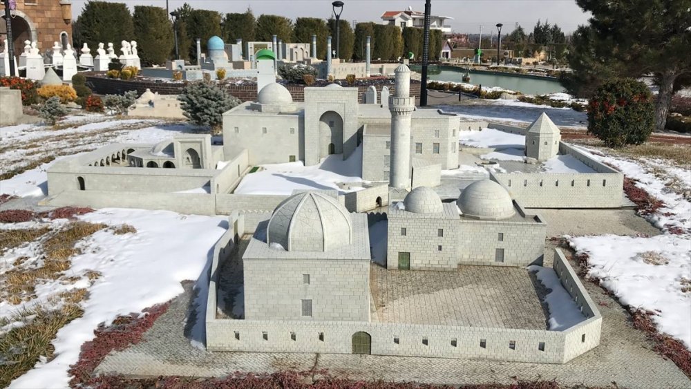 80 Binde Devr-i Alem Parkı Geniş Açık Alanıyla Ziyaretçilerini Bekliyor