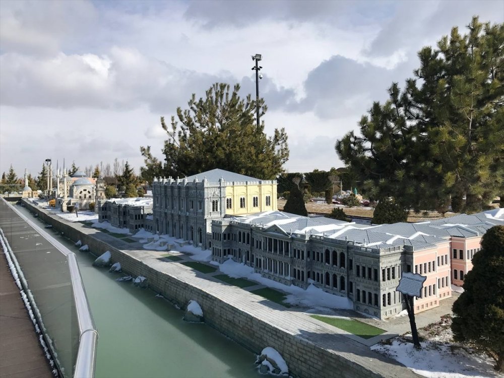 80 Binde Devr-i Alem Parkı Geniş Açık Alanıyla Ziyaretçilerini Bekliyor