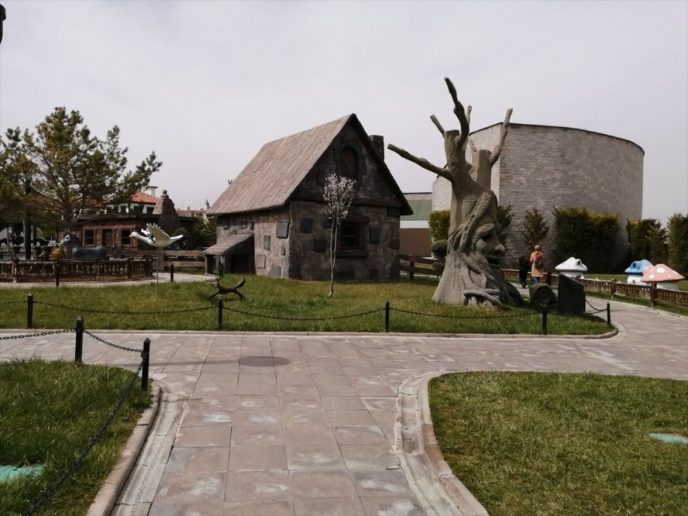 80 Binde Devr-i Alem Parkı Geniş Açık Alanıyla Ziyaretçilerini Bekliyor