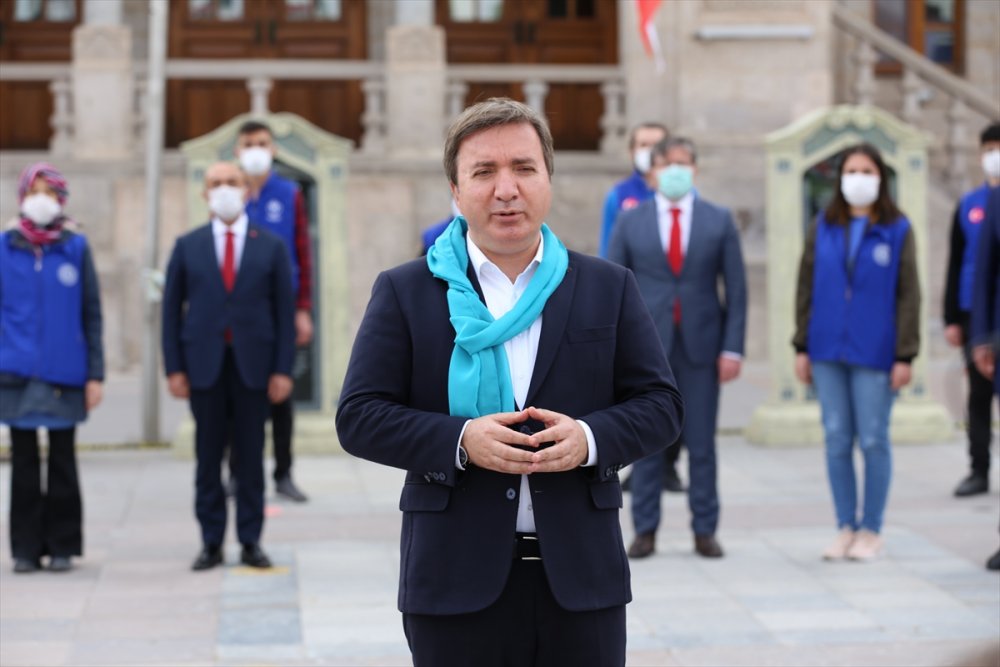 Aksaray Valisi Aydoğdu, Ünlü Sanatçılarla Yunus Emre'nin "gel Gör Beni Aşk Neyledi' Eserini Seslendirdi: