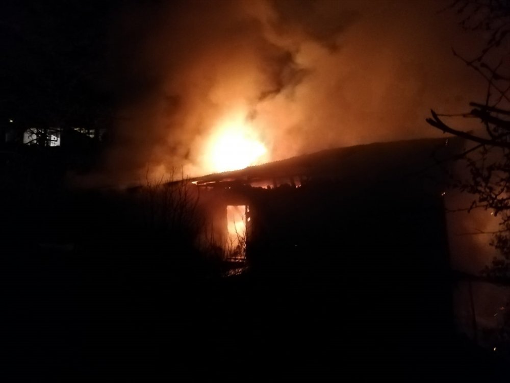 Karaman'ın Ermenek İlçesinde Yangın Paniği