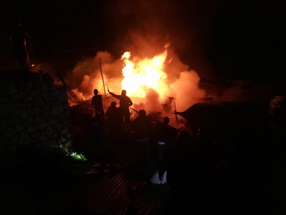 Karaman'ın Ermenek İlçesinde Yangın Paniği