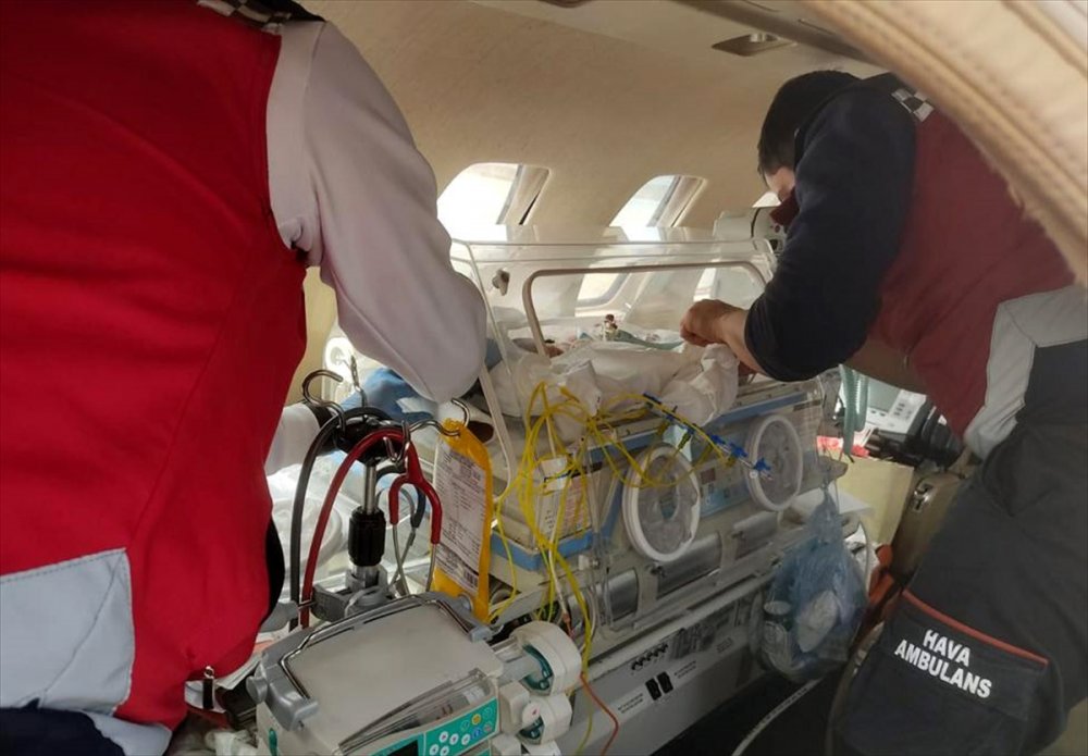 Kayseri'de Ambulans Uçak Yeni Doğan Bebekler İçin Havalandı