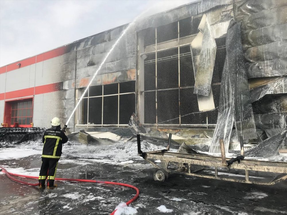 Kayseri'de Plastik Boru Fabrikasında Çıkan Yangın Söndürüldü
