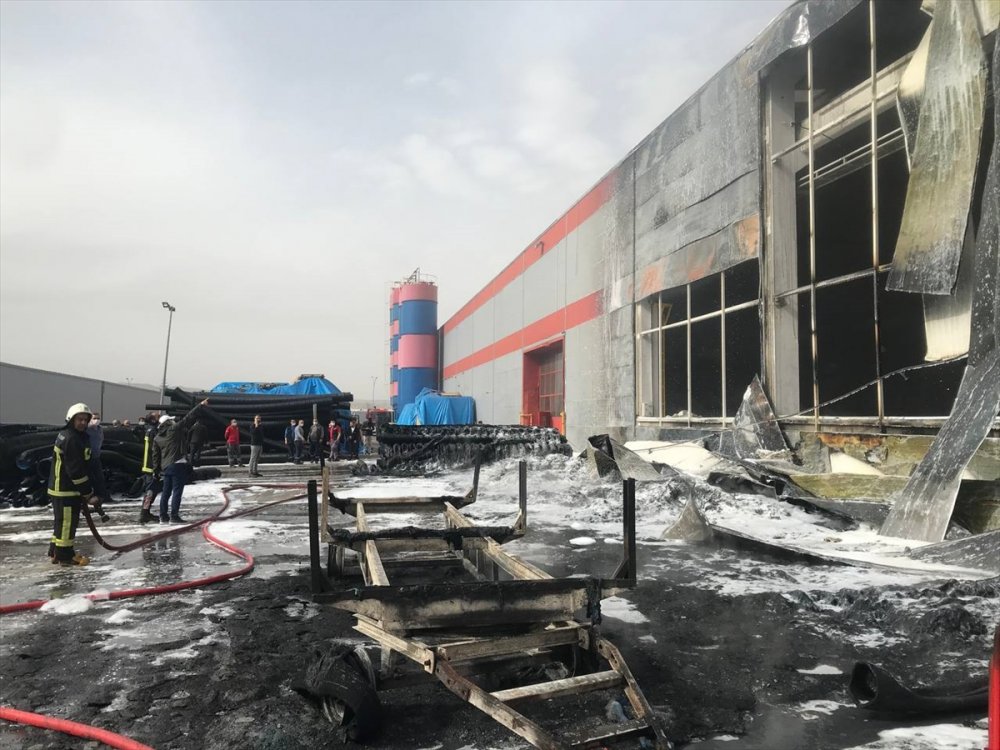 Kayseri'de Plastik Boru Fabrikasında Çıkan Yangın Söndürüldü