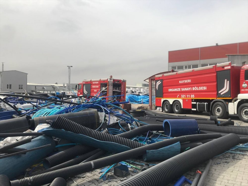 Kayseri'de Plastik Boru Fabrikasında Çıkan Yangın Söndürüldü