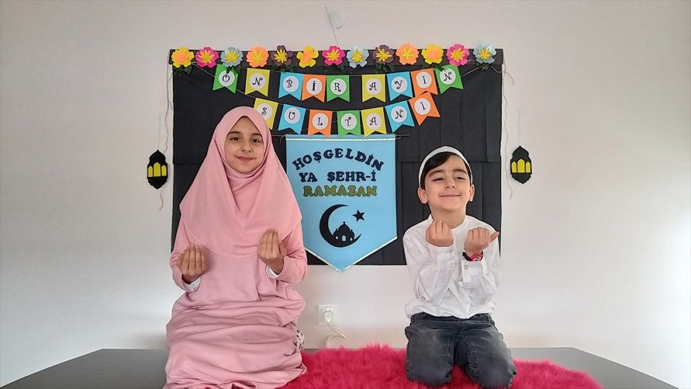 Annelerle Çocukları El Ele Verdi Ramazan Coşkusu Evlere Taşındı