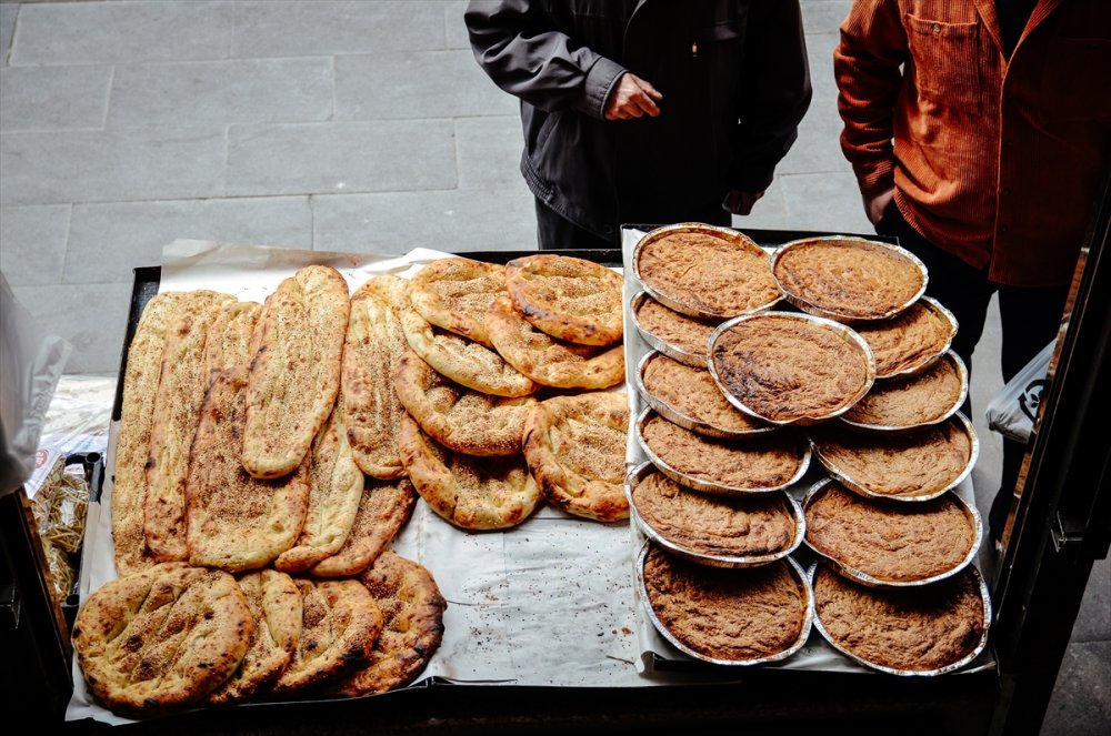 Konyalı  Ustaların Pide Mesaisi