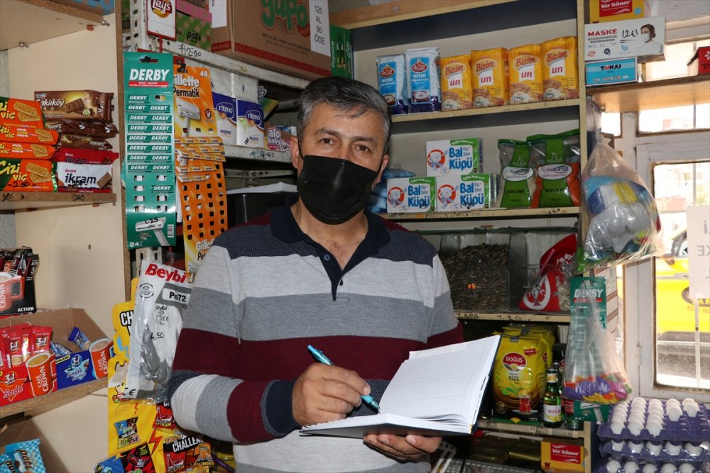 Niğde'de Hayırseverler, 50 Kişinin Bakkal Borcunu Ödedi