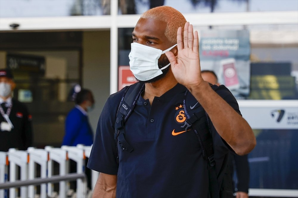 Galatasaray Kafilesi Antalya'ya Geldi