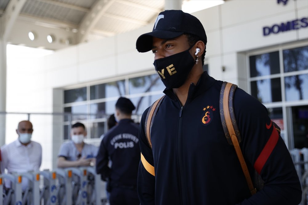 Galatasaray Kafilesi Antalya'ya Geldi