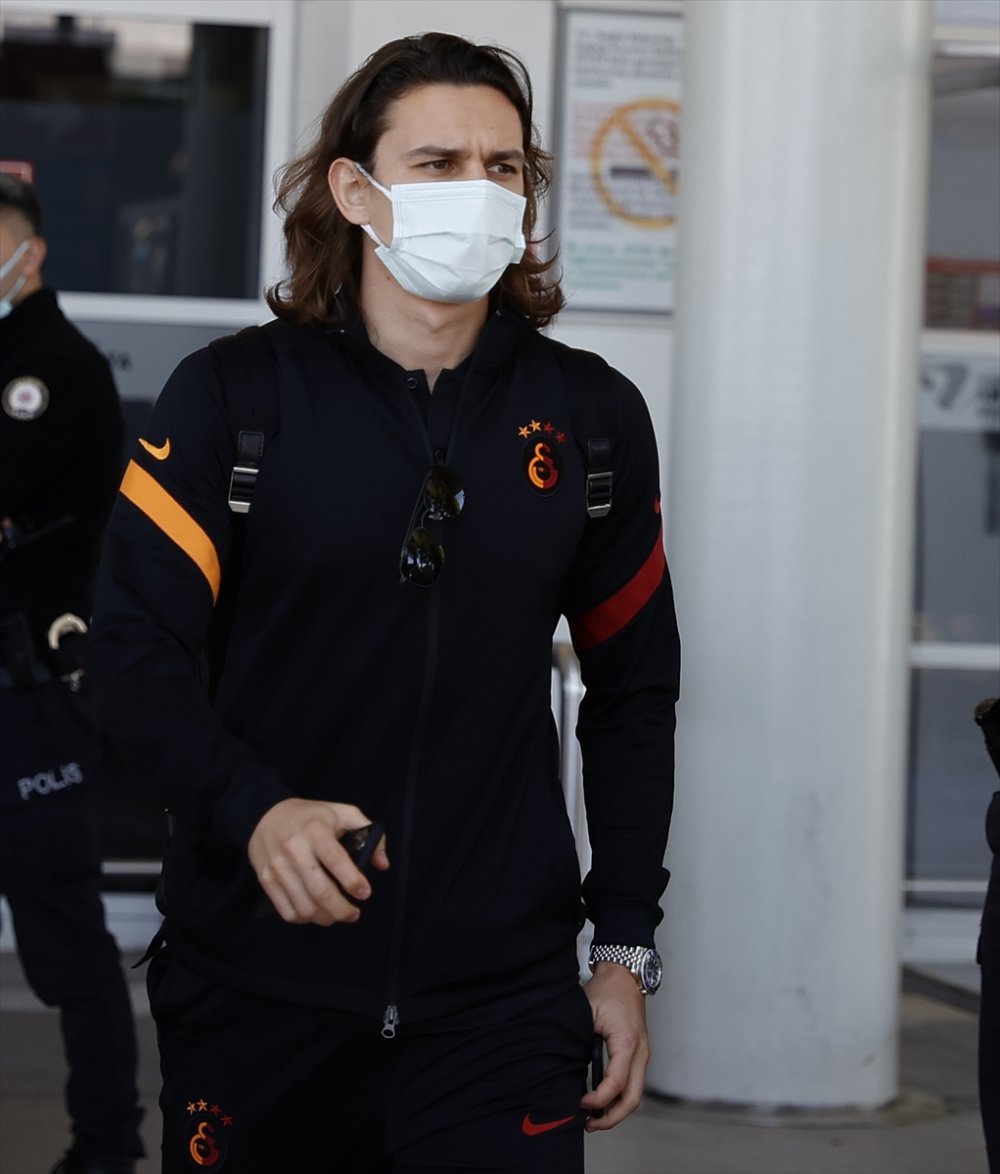 Galatasaray Kafilesi Antalya'ya Geldi
