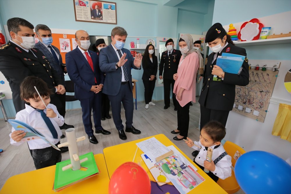 Aksaray'da Jandarmadan Engelli Öğrencilere 23 Nisan Kutlaması