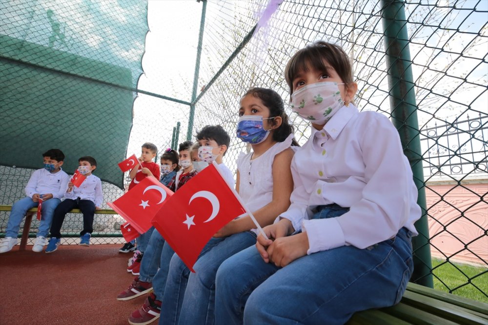Aksaray'da Jandarmadan Engelli Öğrencilere 23 Nisan Kutlaması