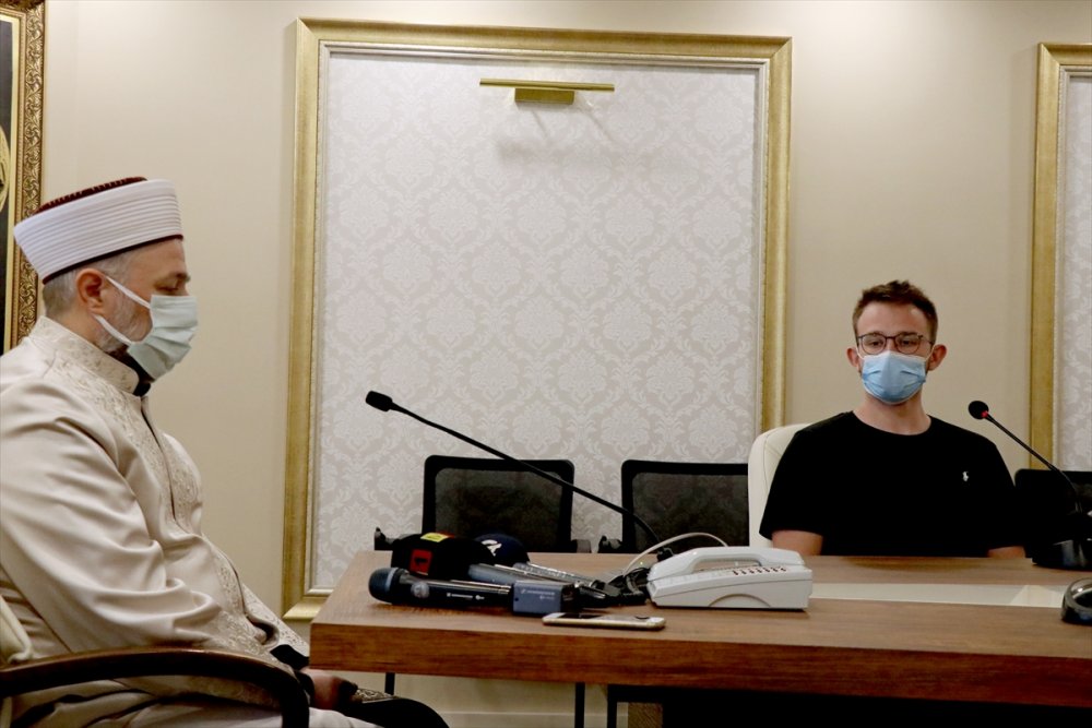 Alman Genç, Arkadaşının Babaannesinden Etkilenip Müslüman Oldu