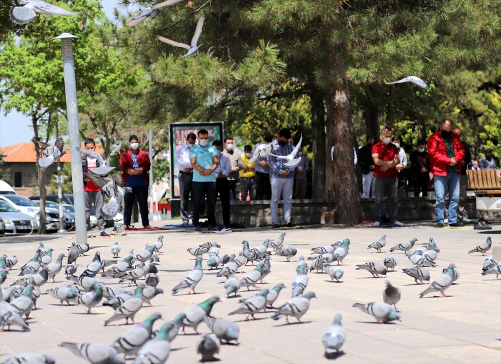 Aksaray'da "Tam Kapanmada" Vatandaşların Cuma Heyecanı