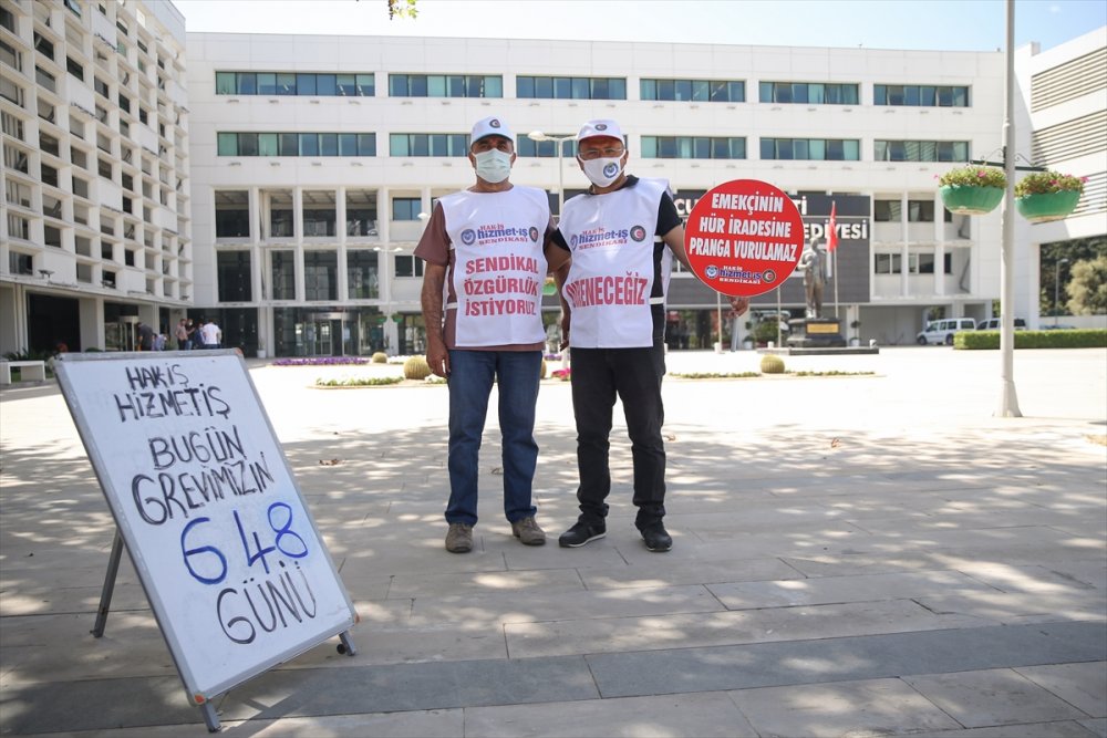 Antalya'da 648 Gündür Grevde Olan İşçiler, Büyükşehir Belediyesi Önüne Siyah Çelenk Bıraktı