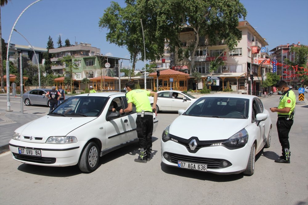Antalya'da Sokağa Çıkma Kısıtlaması Ve Trafik Denetimleri