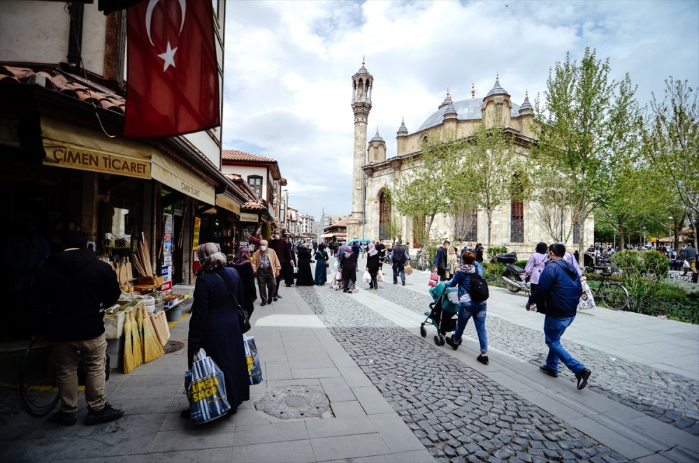 Konya'da Vatandaşlar "tam Kapanma" Öncesi Çarşı Ve Pazarda Yoğunluk Oluşturdu