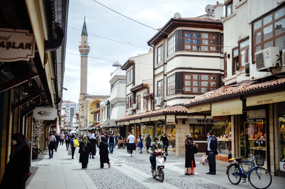 Konya'da Vatandaşlar "tam Kapanma" Öncesi Çarşı Ve Pazarda Yoğunluk Oluşturdu