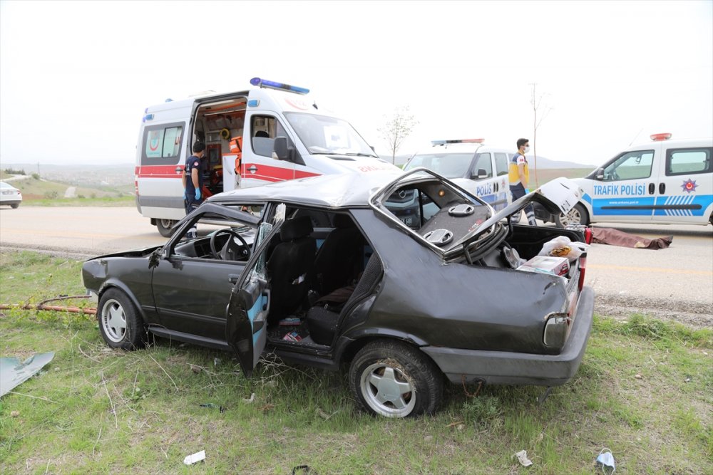 Ankara'da Devrilen Otomobildeki Sürücü Hayatını Kaybetti, 2 Kişi Yaralandı