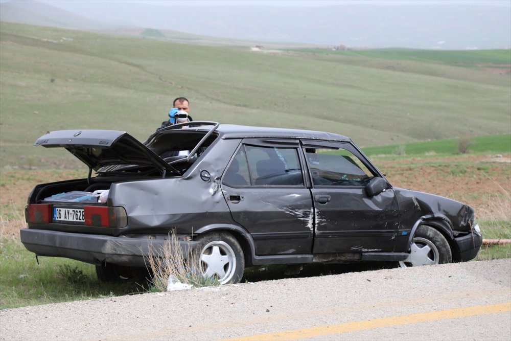 Ankara'da Devrilen Otomobildeki Sürücü Hayatını Kaybetti, 2 Kişi Yaralandı