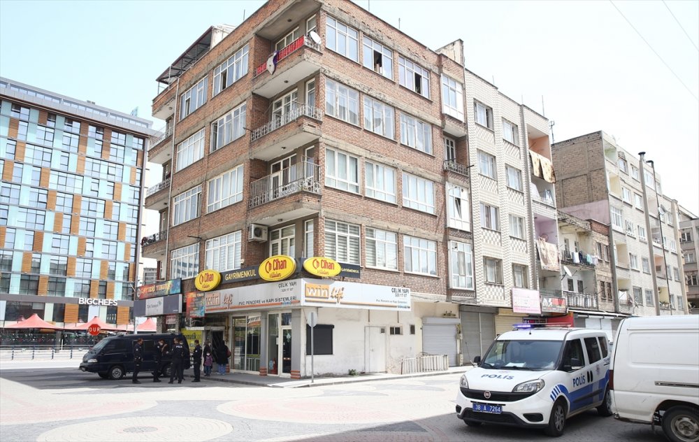 Kayseri'de Alev Alan Ocağı Söndürmeye Çalışan Karı Koca Yaralandı