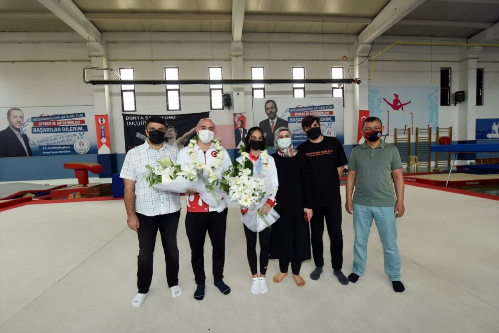 Şampiyon Kızına Sımsıkı Sarıldı