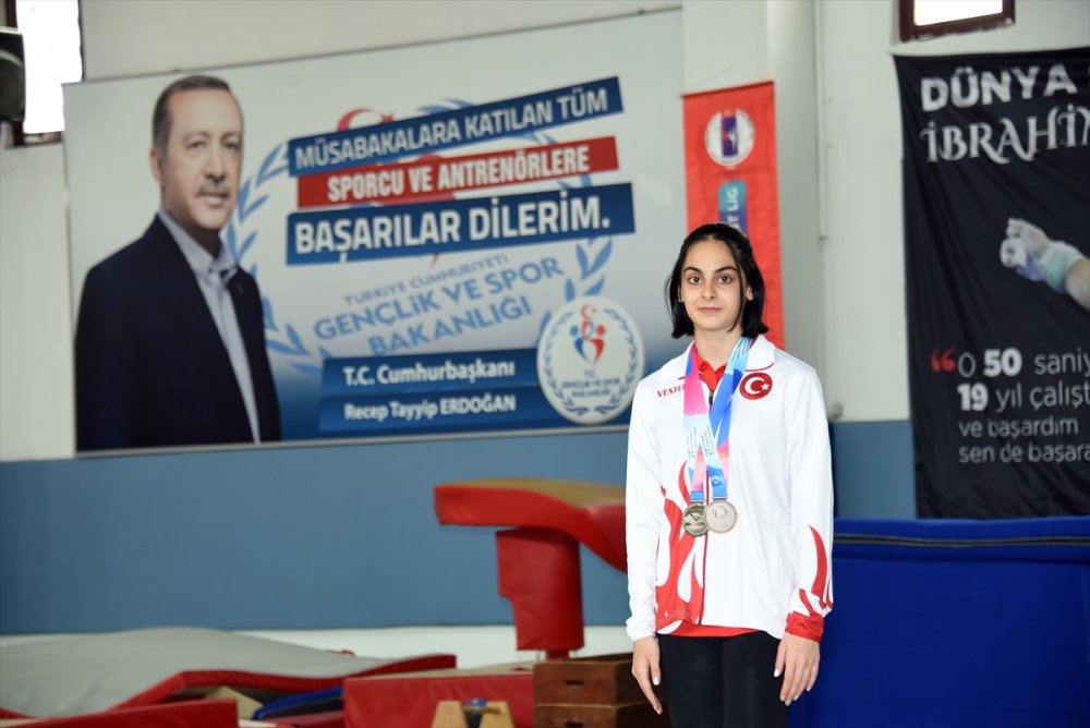 Şampiyon Kızına Sımsıkı Sarıldı