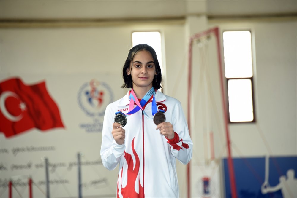 Şampiyon Kızına Sımsıkı Sarıldı