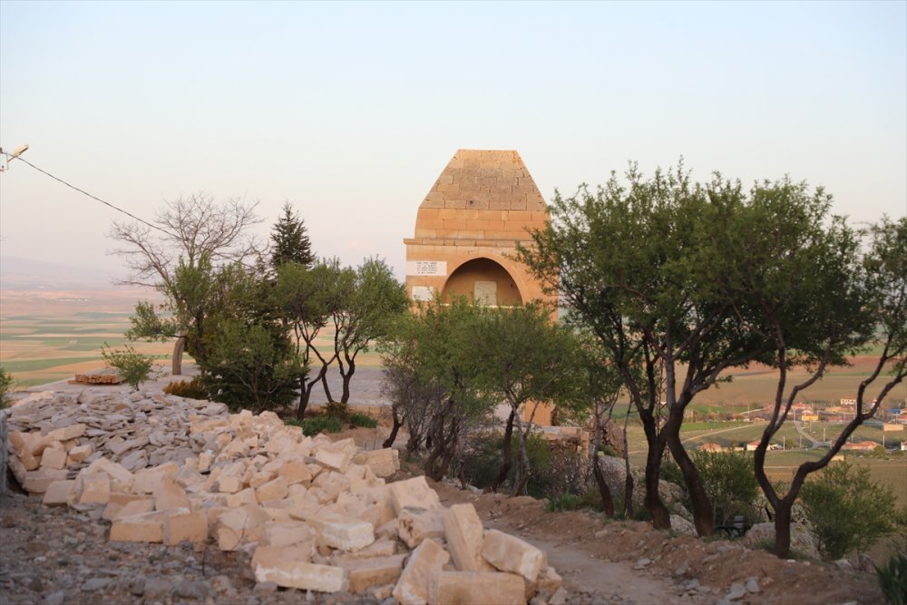 Yunus Emre Ve Hocası Tapduk Emre'nin Türbeleri Restore Ediliyor