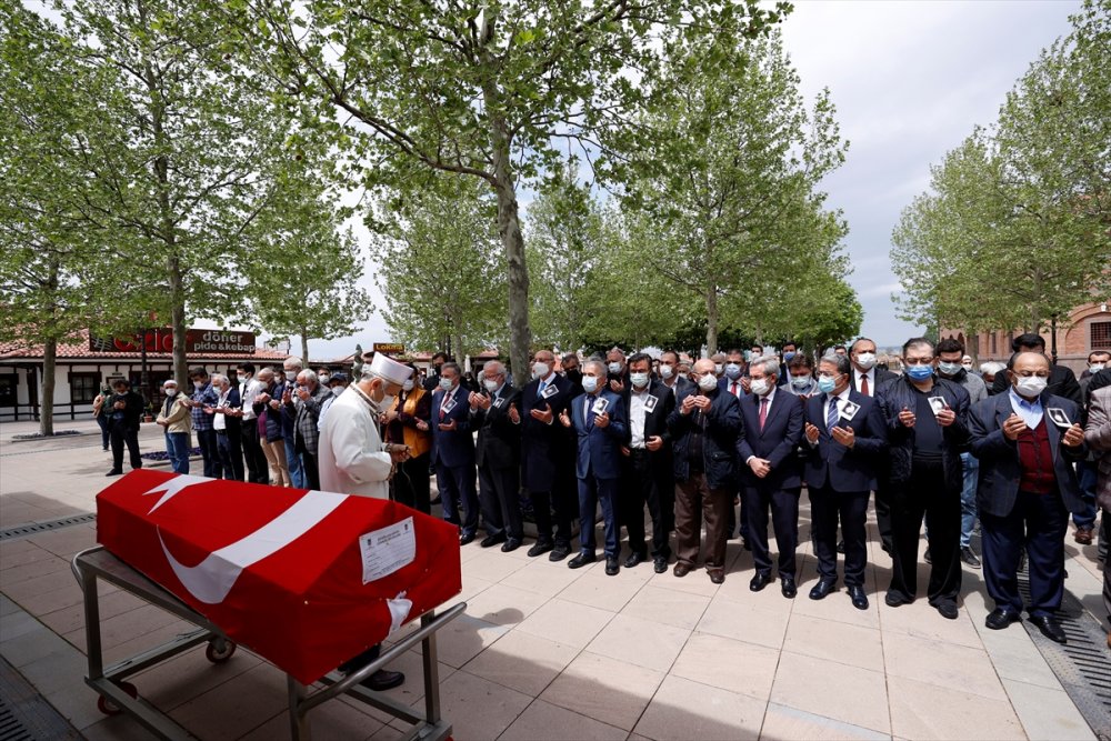 Edebiyatçı Emine Işınsu Öksüz, Son Yolculuğuna Uğurlandı