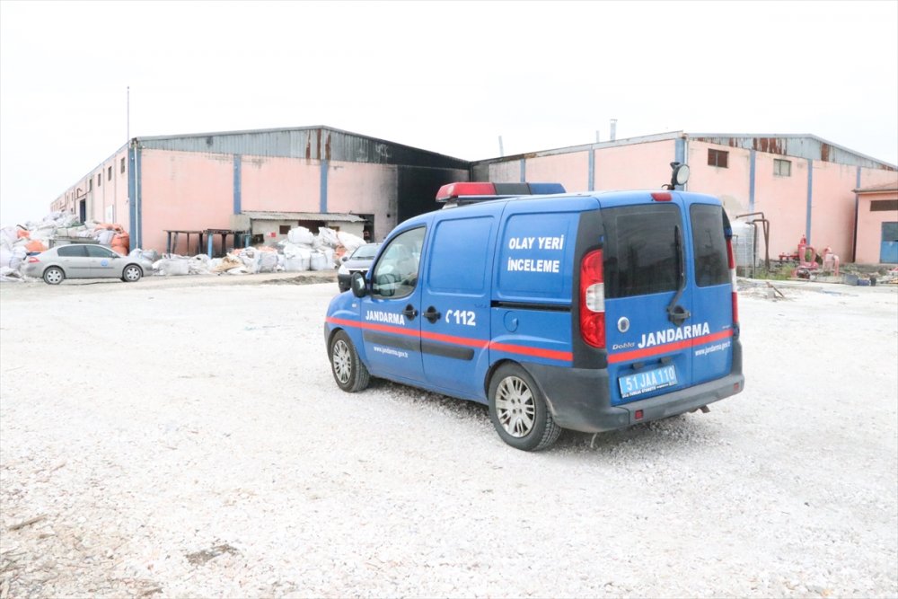 Niğde'de Plastik Kırma Makinesinin Haznesine Düşen İşçi Öldü