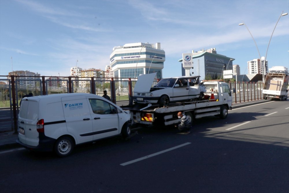 Kayseri'de Zincirleme Trafik Kazası: 4 Yaralı