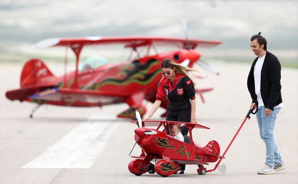 Türk Kadınının Göklerdeki Temsilcisi Anne Olduktan Sonra Daha Temkinli Uçuyor
