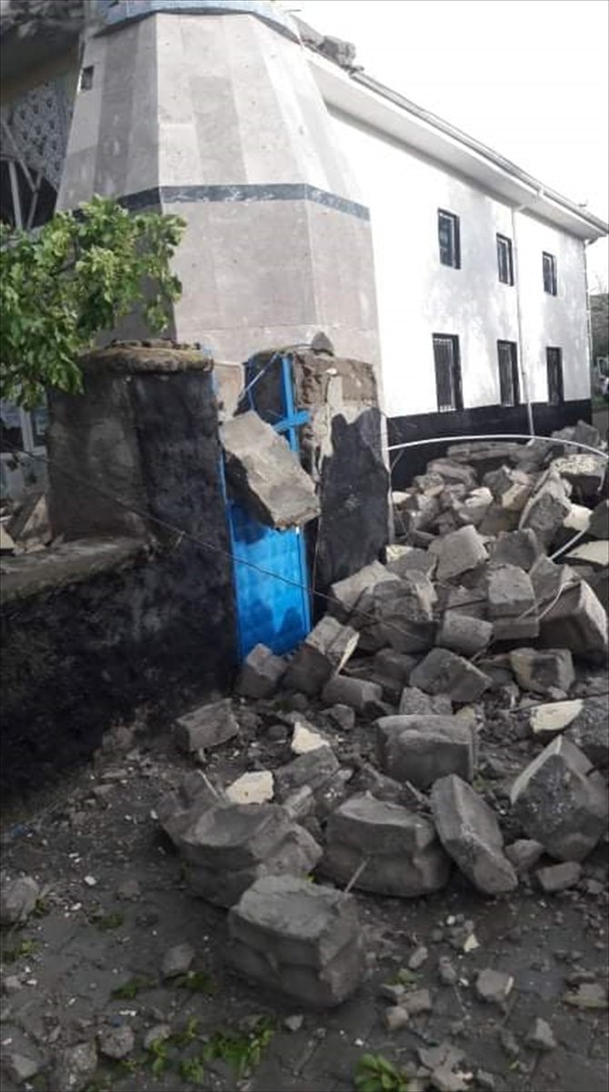 Ankara'da Fırtına Hayatı Olumsuz Etkiledi