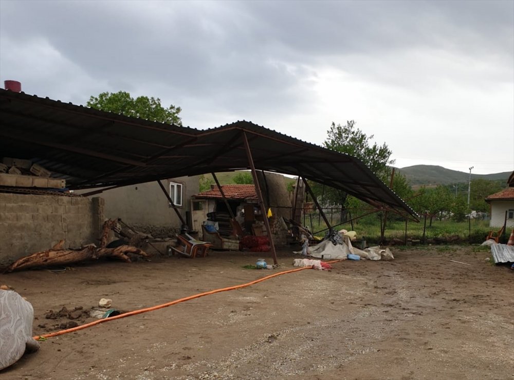 Ankara'da Fırtına Hayatı Olumsuz Etkiledi