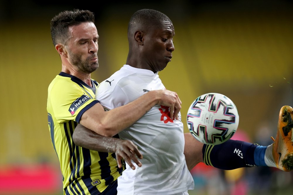 Fenerbahçe: 1 - Demir Grup Sivasspor: 2