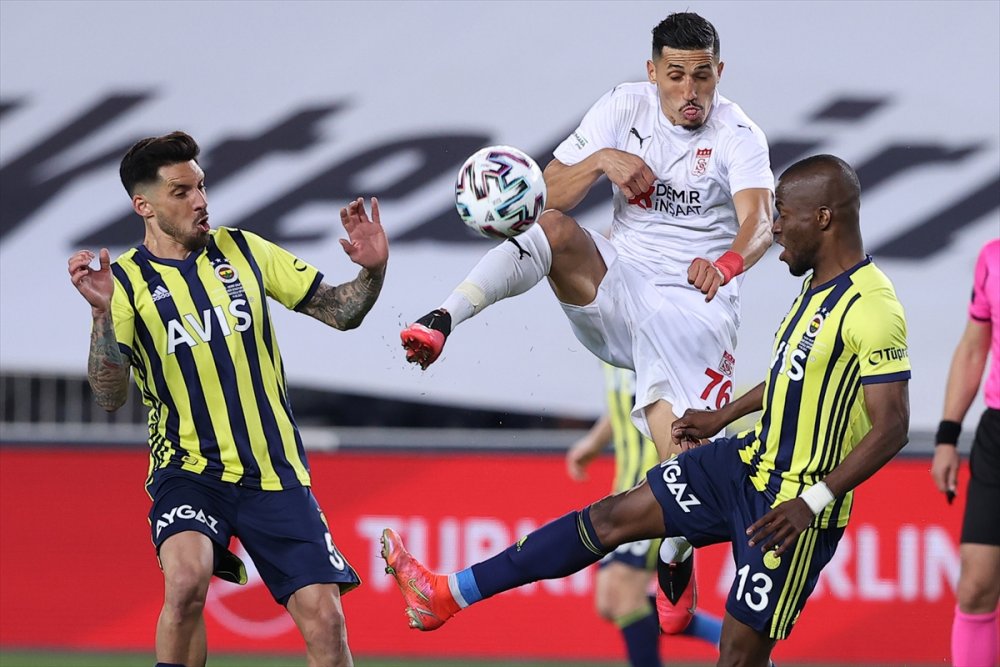 Fenerbahçe: 1 - Demir Grup Sivasspor: 2
