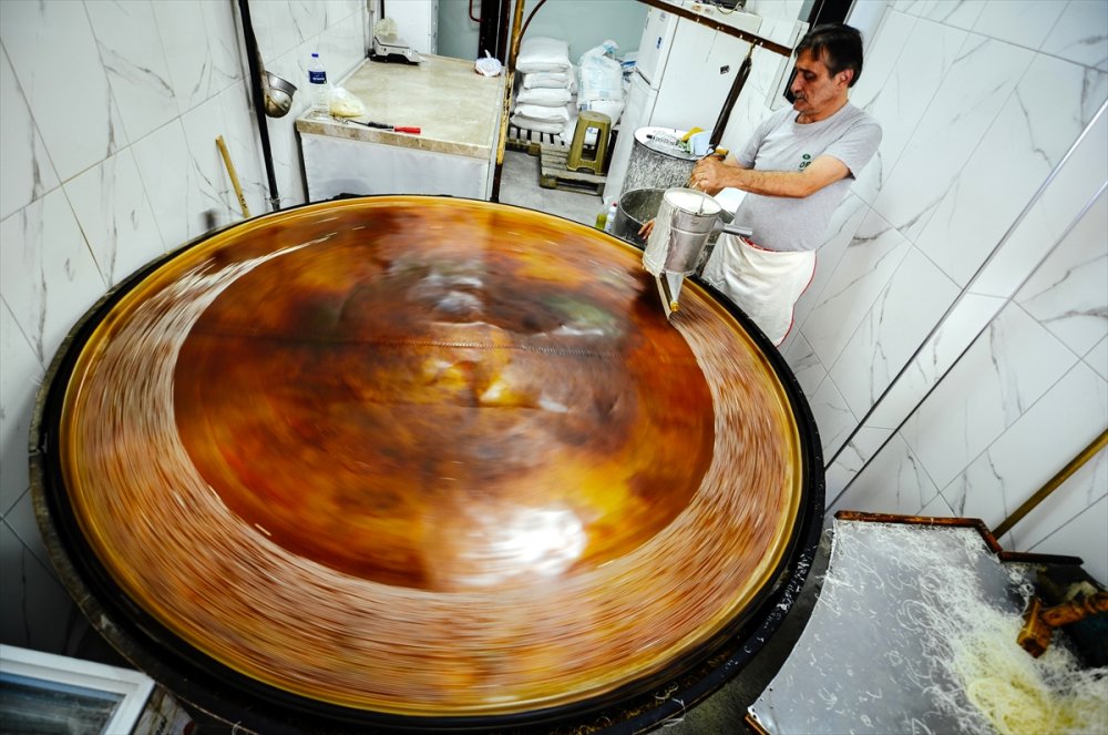 Gariban Tatlısı Tel Kadayıf Sofraları Tatlandırıyor