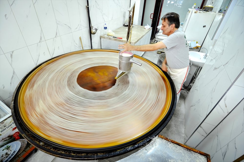 Gariban Tatlısı Tel Kadayıf Sofraları Tatlandırıyor