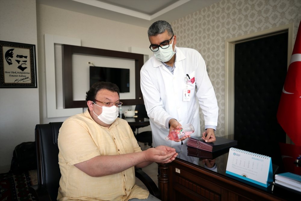 Kovid-19'u Yenen Yerleşik Yabancılardan Türk Sağlık Çalışanlarına Övgü