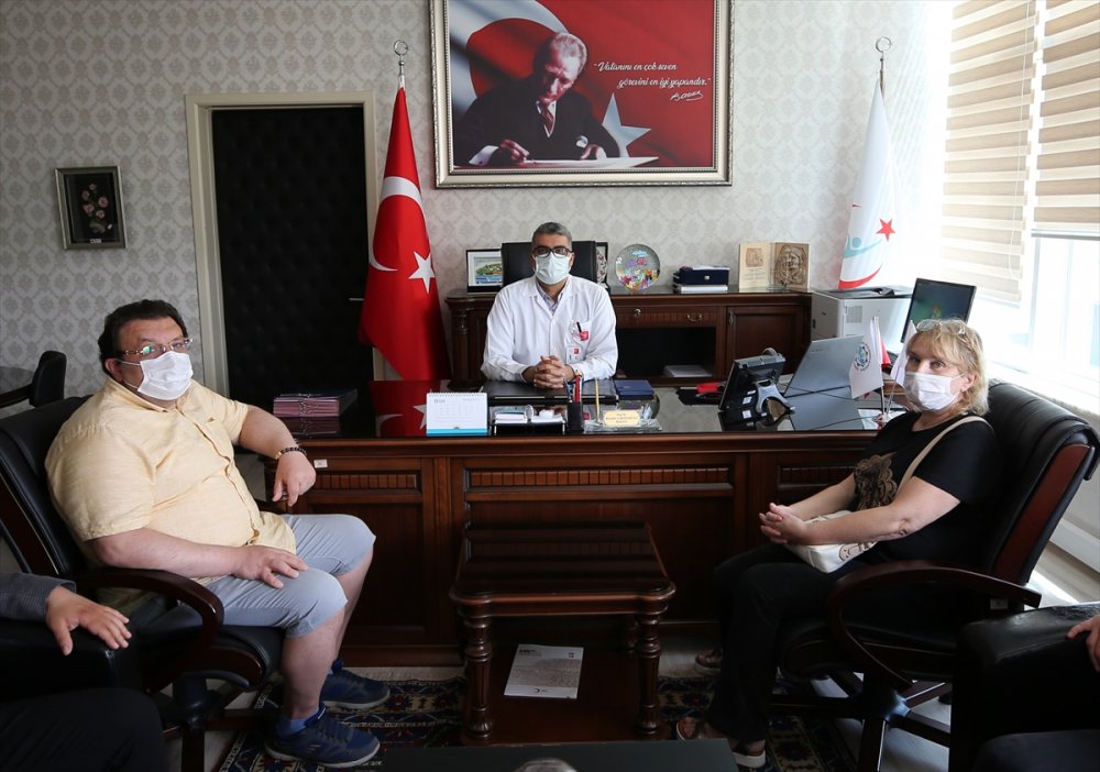 Kovid-19'u Yenen Yerleşik Yabancılardan Türk Sağlık Çalışanlarına Övgü