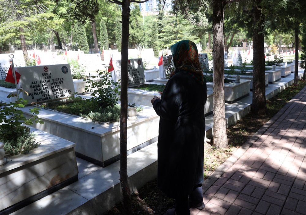 Konya, Aksaray, Karaman Ve Afyonkarahisar'daki Şehitliklerde Hüzünlü Bayram Arifesi