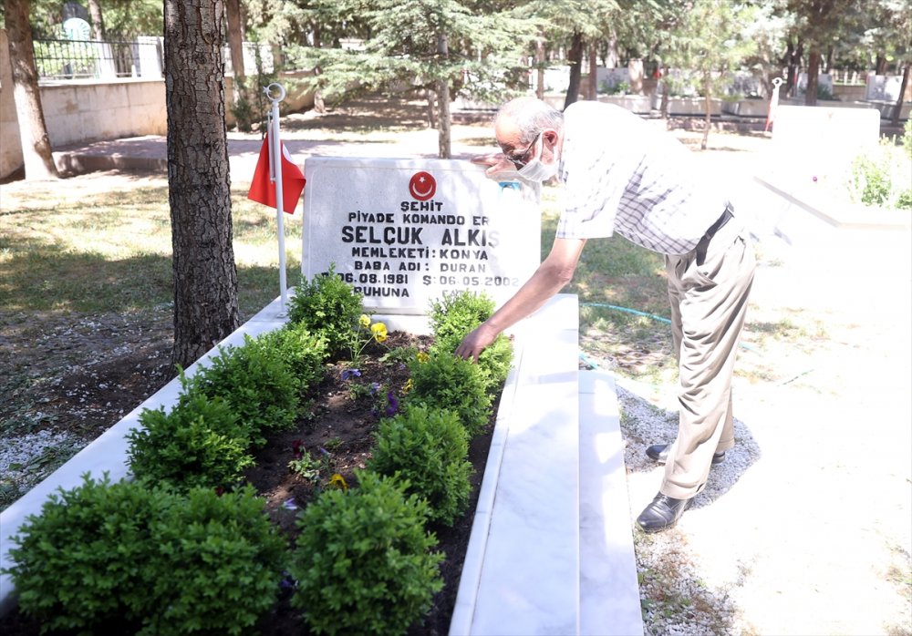 Konya, Aksaray, Karaman Ve Afyonkarahisar'daki Şehitliklerde Hüzünlü Bayram Arifesi