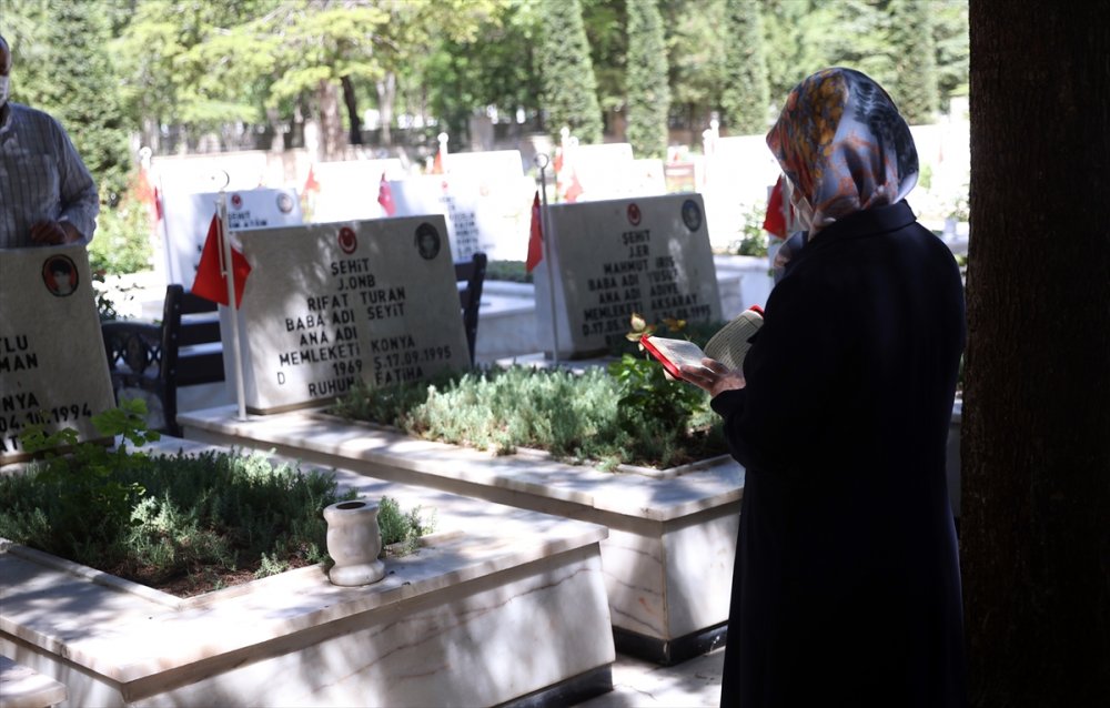 Konya, Aksaray, Karaman Ve Afyonkarahisar'daki Şehitliklerde Hüzünlü Bayram Arifesi