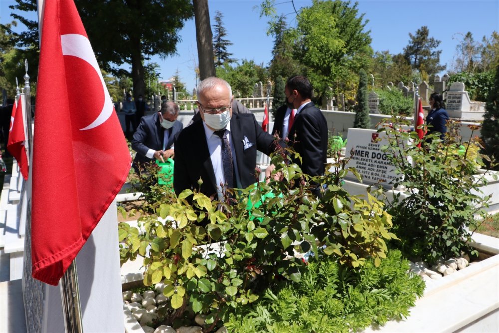 Konya, Aksaray, Karaman Ve Afyonkarahisar'daki Şehitliklerde Hüzünlü Bayram Arifesi
