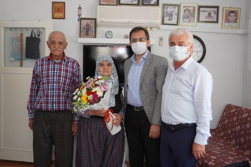 Finike'de İlçe Protokolü Şehit Ailelerinin Bayramını Kutladı